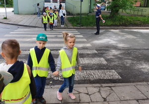 ćwiczenia w przechodzeniu przez jezdnię