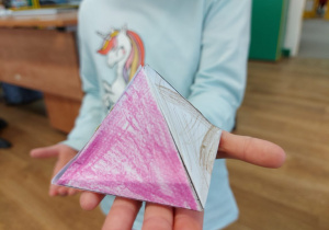 piramida z papieru
