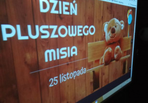 slajd znapisem dzień pluszowego misia